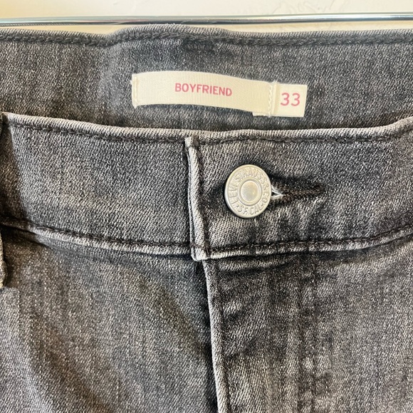 Levi's Gray Vintage Boyfriend Jeans Versatile Style Size 33 - Picture 3 of 11